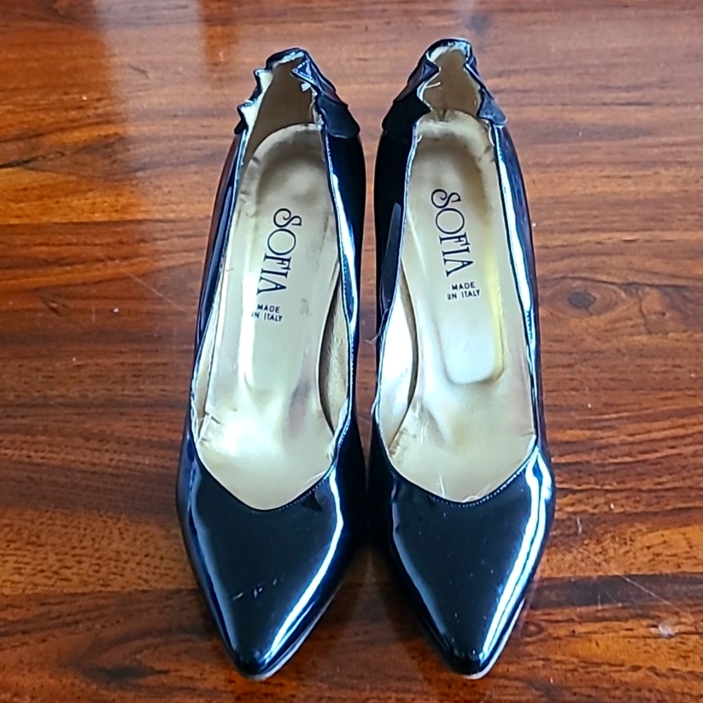 Sofia 38 7.5 patent leather black pump